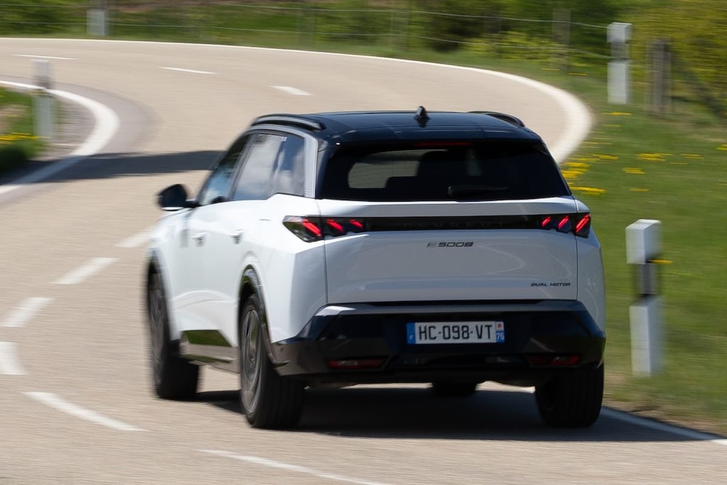 Peugeot e-5008 325 Dual Motor