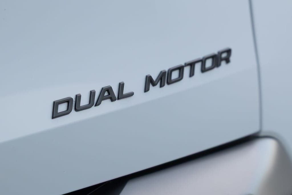 Peugeot e-5008 325 Dual Motor