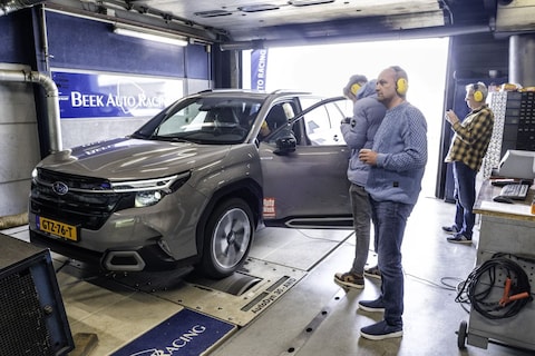 Subaru Forester 2.0i e-Boxer (2024) - Op de rollenbank