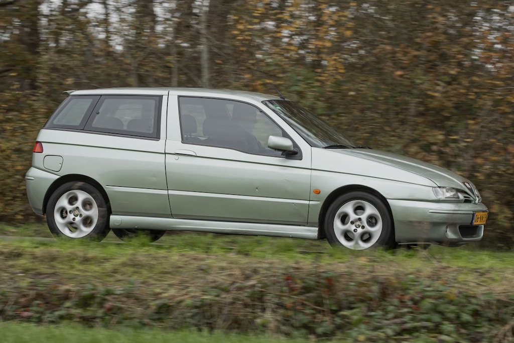 Alfa Romeo 145