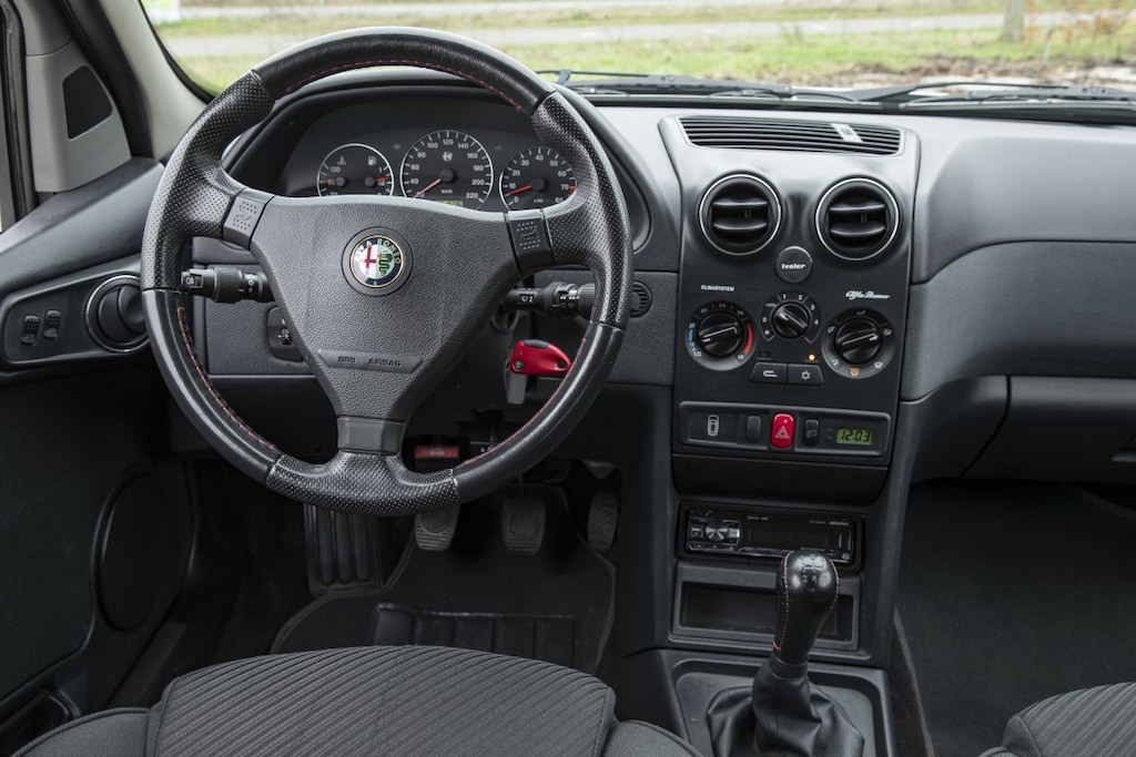 Alfa Romeo 145