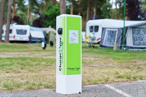 Aantal laadpalen Europese campings verdriedubbeld in ruim twee jaar: deze landen hebben de meeste