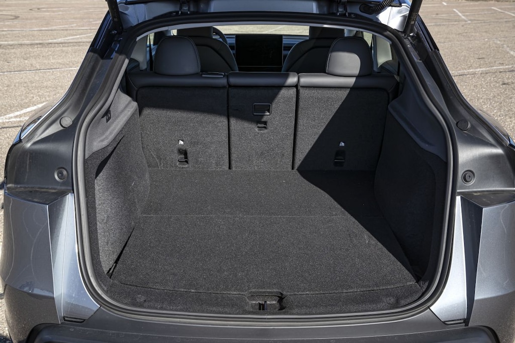 Tesla Model Y (2025)