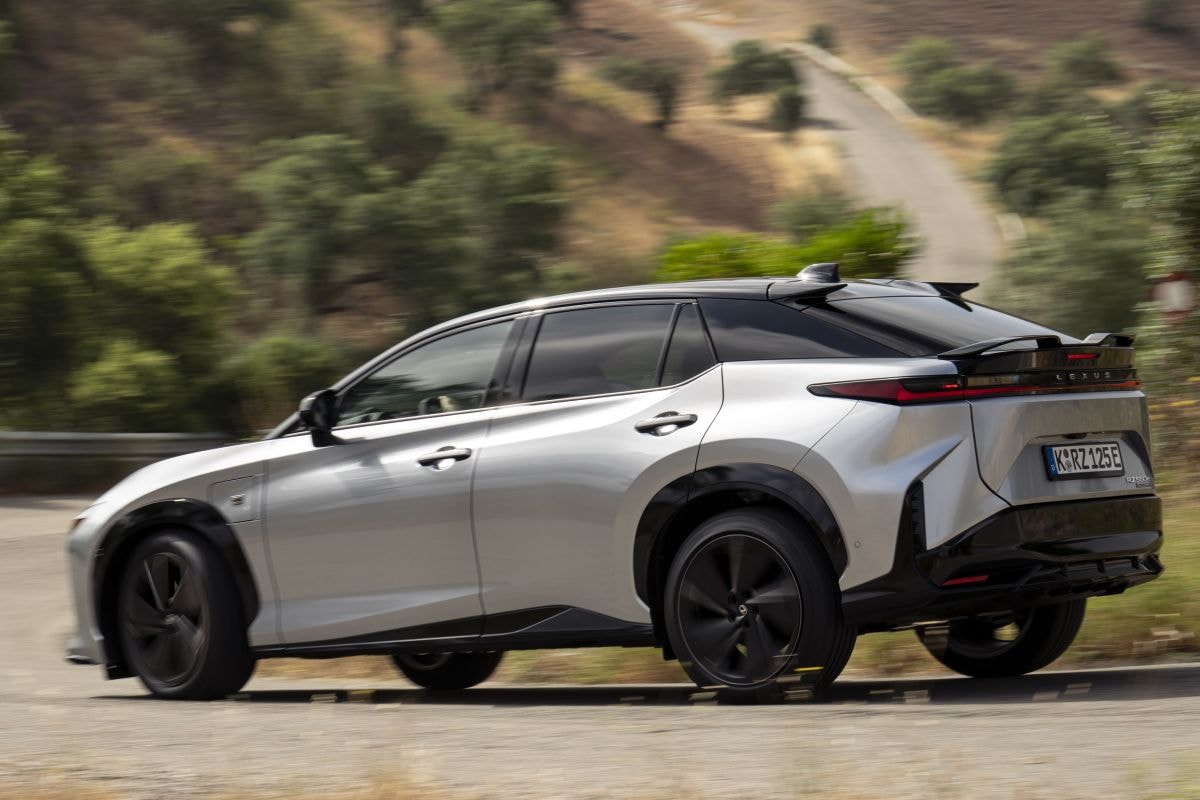 Lexus RZ 550e F Sport - 2025