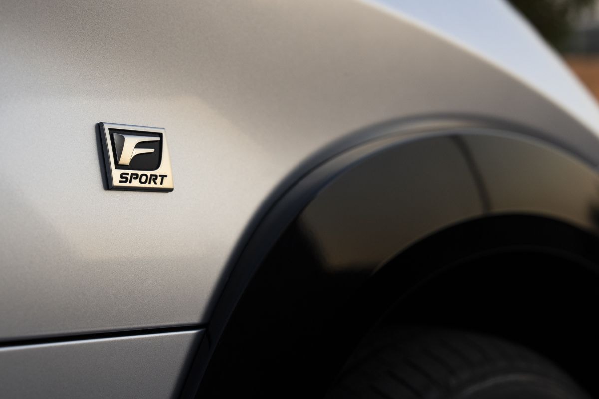 Lexus RZ 550e F Sport - 2025