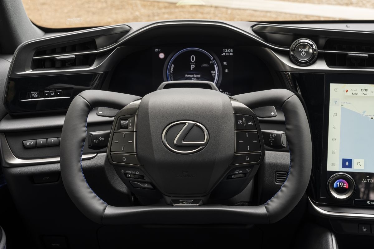 Lexus RZ 550e F Sport (2025) - interieur