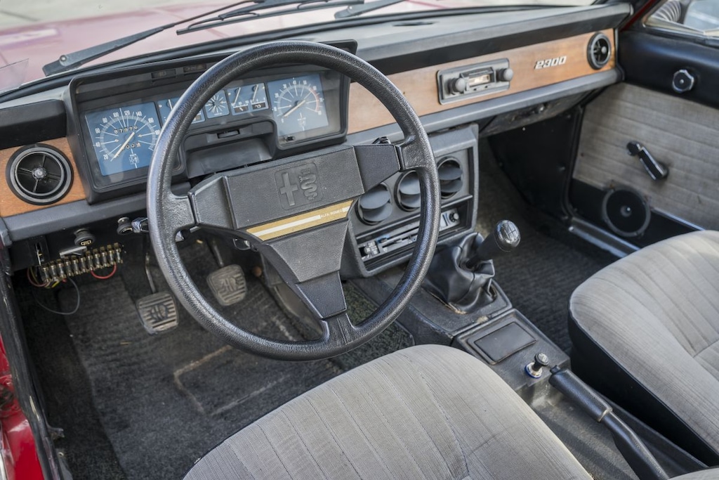 Alfa Romeo 2300 Rio