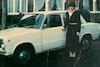 Carla en haar eerste auto, een Fiat 124