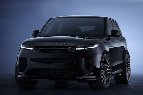 Range Rover Sport SV in het zwart gestoken