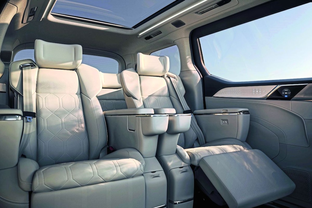 Volvo EM90