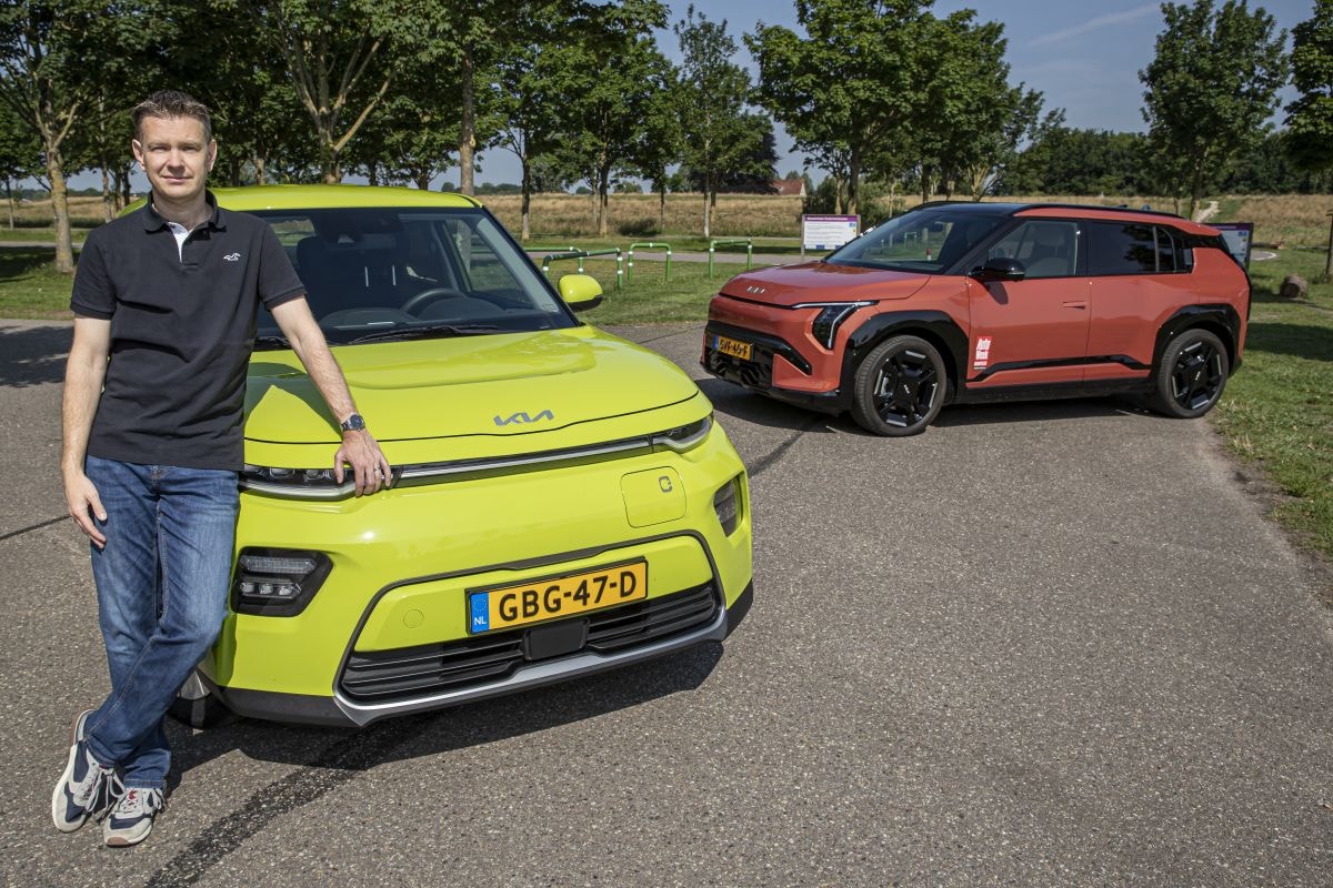 Jeroen Elbertse met zijn Kia e-Soul bij Kia EV3 