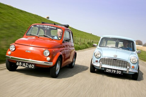 Eerst maakten ze iedereen mobiel, nu iedereen vrolijk - Fiat 500 vs. Mini 850