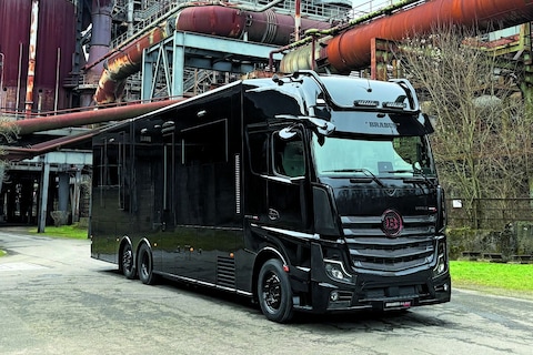 Deze Brabus met 12,8-liter motor en top van 90 km/h blinkt vooral uit in stilstaan