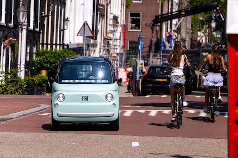 Test: Fiat Topolino - hoe lief hij je ook aankijkt, hij staat ver van een auto af