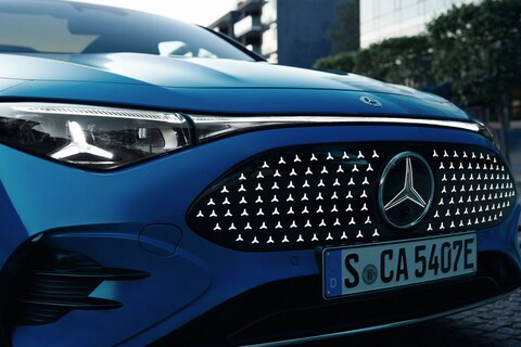 Revolutionaire koplamp van Mercedes moet schadeherstel goedkoper maken