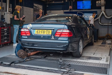 Mercedes-Benz CLK op de rollenbank