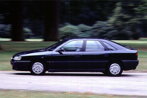 Renault Safrane 2.2i (1995)