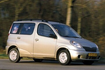 Toyota Yaris Verso 1.3 16v VVT-i Linea Luna