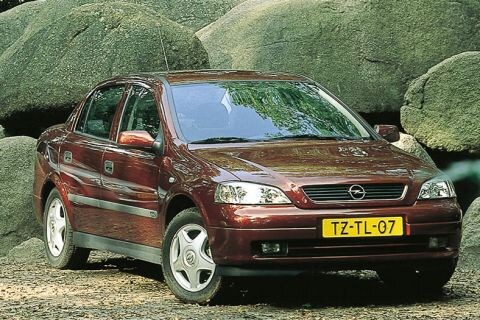 Opel Astra 1.8 16V CDX 4-deurs