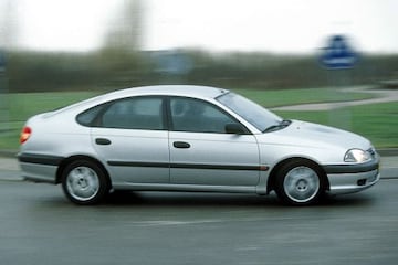 Toyota Avensis 1.8 16V VVT-i Linea Terra