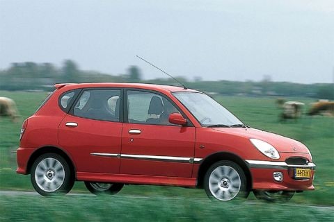 Daihatsu Sirion 1.3-16V VTi Tiptronic (2001)