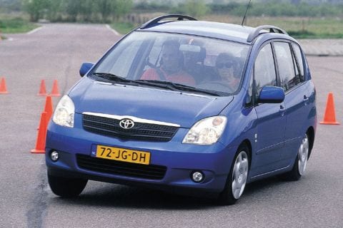 Toyota Corolla Verso 1.8 16v VVT-i Linea Sol (2002)