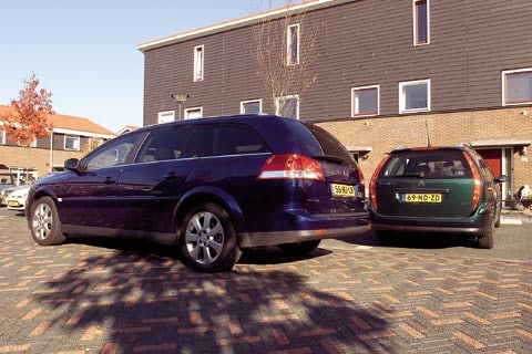 Opel Vectra Stationwagon 2.2 DTi 16V Elegance – Citroën C5 Break 2.2 HDi 16V 98 