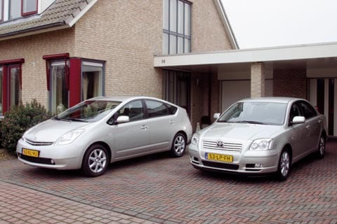 Toyota Prius  Toyota Avensis