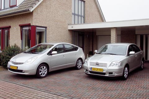 Toyota Prius  Toyota Avensis