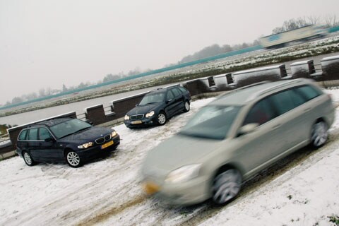 Toyota Avensis Wagon 2.4 16V VVT-i D-4 Executive – BMW 318i Executive Touring – 