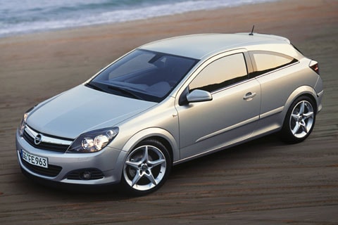 Driedeurs Opel Astra heet GTC