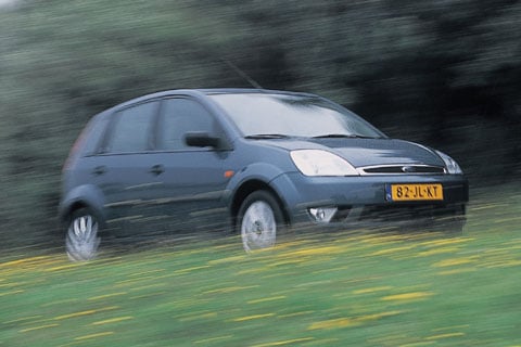 Ford Fiesta TDCi Ghia (2003)