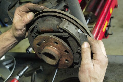 Tüv: autobedrijven vervangen te snel