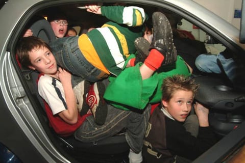 Met z'n zestienen in een Smart