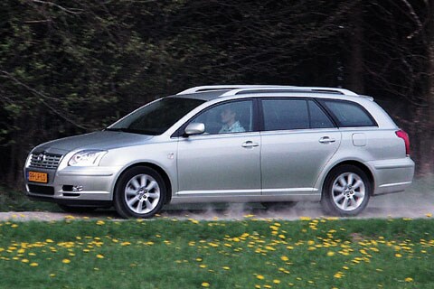 Toyota Avensis Wagon 2.0 D4-D Linea Luna (2003)