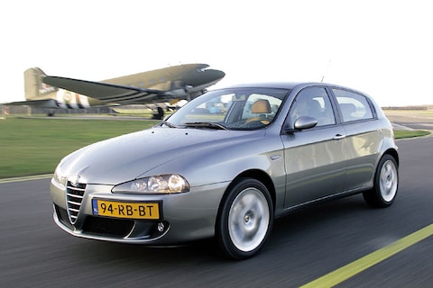 Alfa Romeo 147 JTD 16v Distinctive (2005)