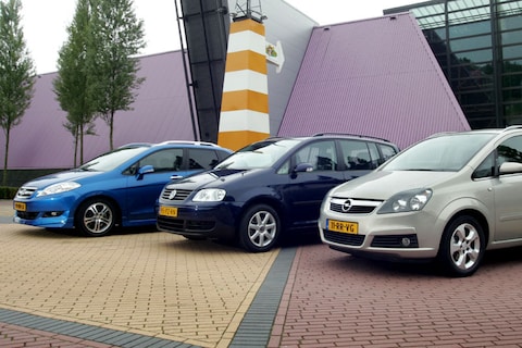 Opel Zafira 1.6 - Volkswagen Touran 1.6 FSI - Honda FR-V 2.0
