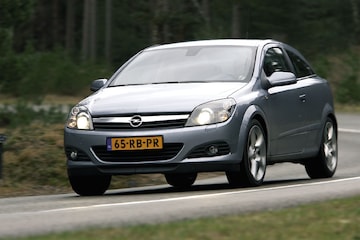 Opel Astra GTC 2.0 Turbo 200pk Sport