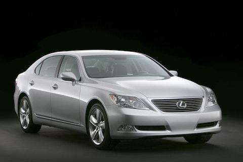 Lexus LS 460 in het najaar naar Nederland