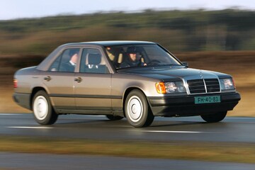 Mercedes-Benz 260E (1988)