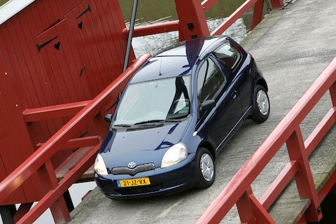 Toyota Yaris 1.3 Linea Luna – 2002