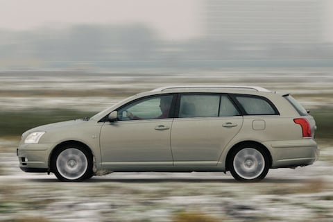 Toyota Avensis Wagon 2.4 16v VVT-i D-4 Executive (2004)