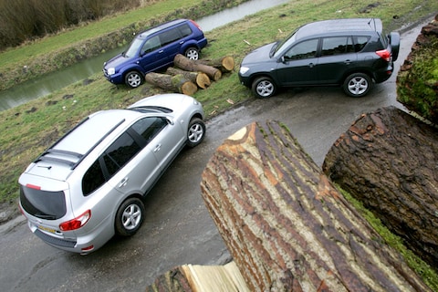 Hyundai Santa Fe 2.7i V6 4WD StyleVersion / Toyota RAV4 2.0 16v VVT-i Executive 