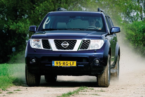 Nissan Pathfinder 2.5 LE Premium (2005)
