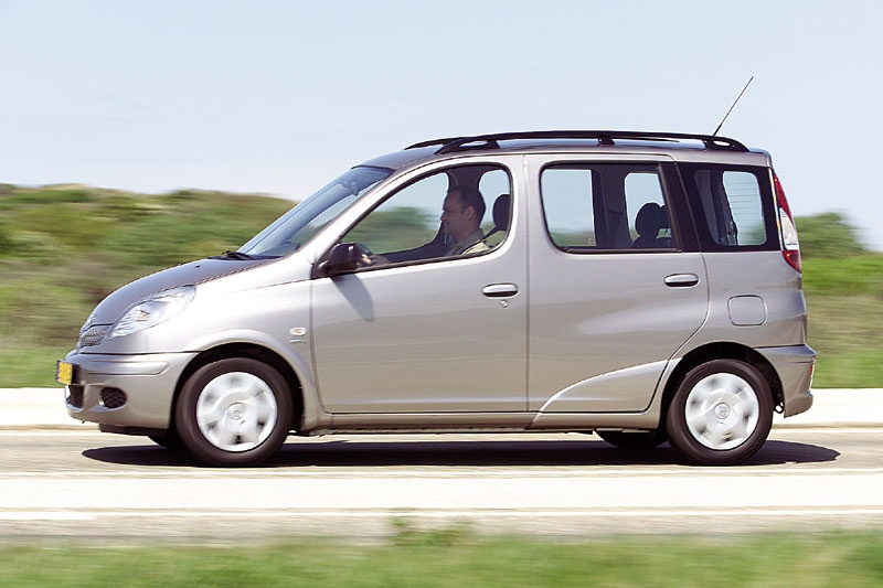 Toyota Yaris Verso 1.3 16v VVT-i Linea Terra