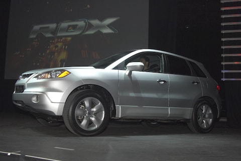 Acura RDX samen met racewagen onthuld