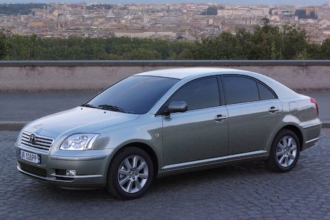 Toyota Avensis 1.8 16v VVT-i Linea Terra