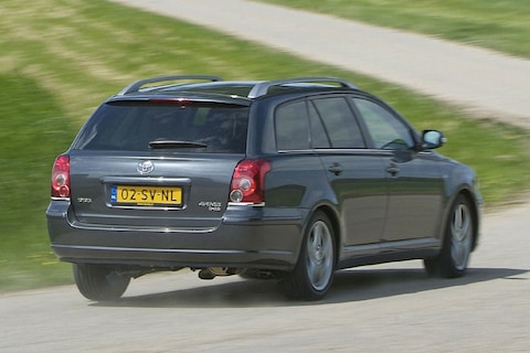 Toyota Avensis (2006) - Test