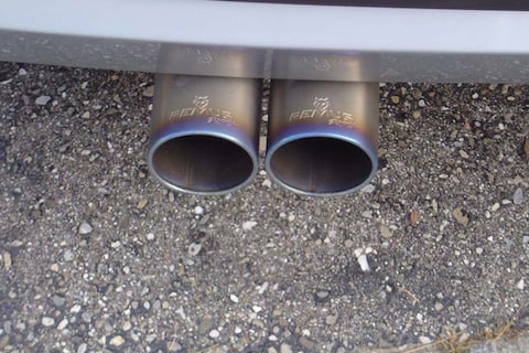 Auto in Alphen maakt evenveel lawaai als brandweerauto met sirene