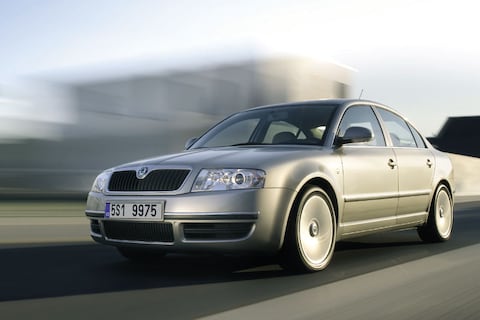 Skoda Superb geretoucheerd